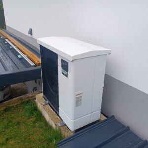 streha-toplotna-crpalka-bela-dvokapnica